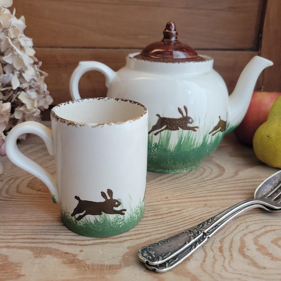 Vintage Teekanne und Tasse von Kensington Potteries , Racing Hare Design, England