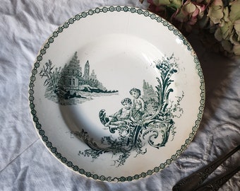 Shabby Français assiette à soupe antique avec chérubins en céramique verte, de St Amand, France assiette en faïence c1880-1890