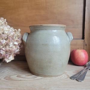 Pequeña olla antigua francesa para confitura - Gres vintage esmaltado con asa incorporada, color gris topo, principios del siglo XX.