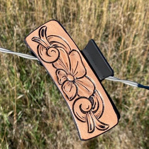 Tooled claw clip