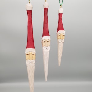 Hand geschnitzte hölzerne Volkskunst Eiszapfen Weihnachtsmann Weihnachten Ornament