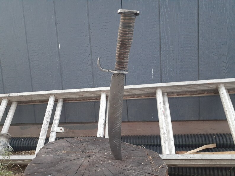 Hand farrier rasp curved blade survival knife with file guard