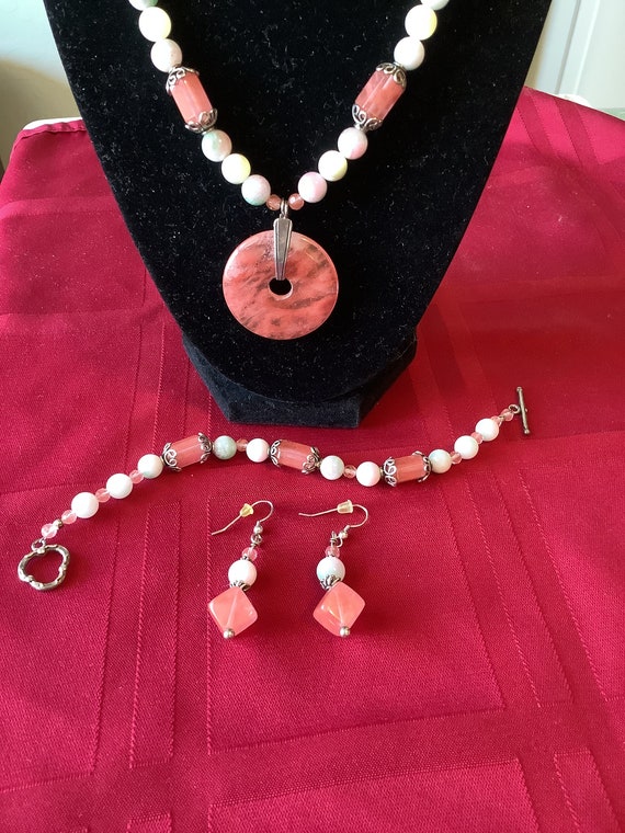 Vintage Coral pink, white and silver beaded neckl… - image 2