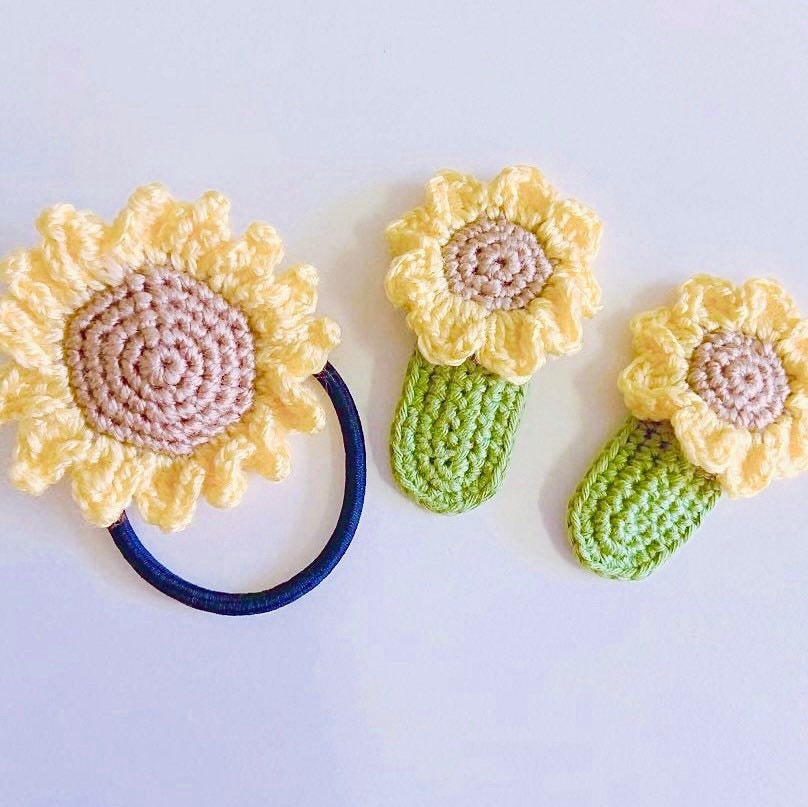 36 Crochet Hair Clips with Sunflowers, Bows, Flowers, and Fruit 34 Sunflower hair clips Crochet pattern English. Crochet