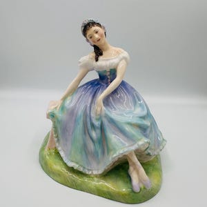 Vintage Royal Doulton Figurine Giselle HN2139 1950’s Made In England