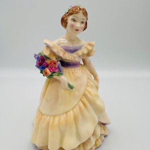 Vintage Royal Doulton Figurine The Bridesmaid HN2148 1950’s Made In England