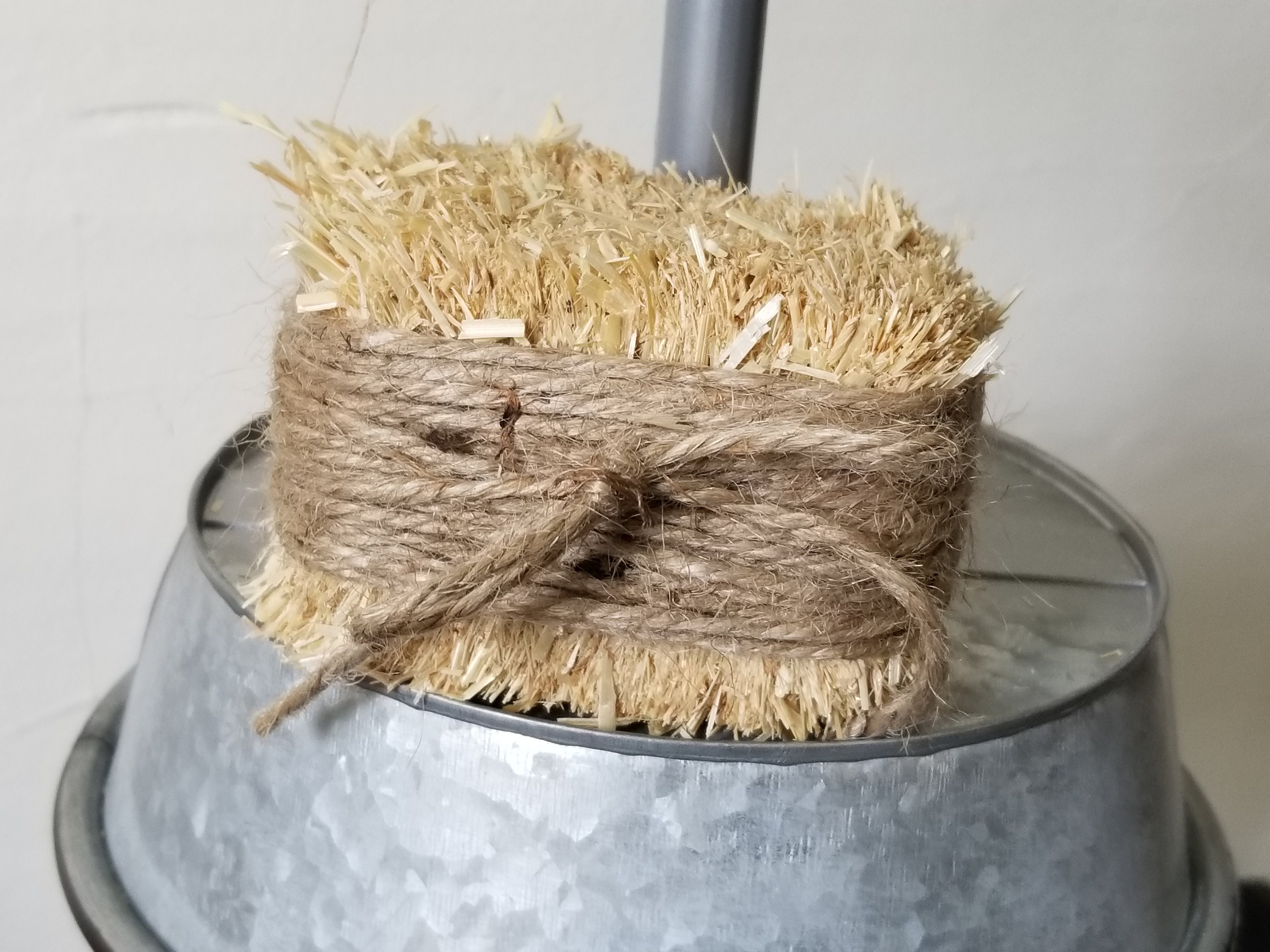 Package of 6 Mini Hay Bales Made of Real Dried Straw for Crafting, Embellsihing and Creating