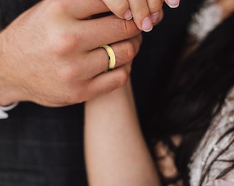 18k Solid Yellow Gold Beveledge Wedding Band for Men and Women / Classic Plain Wedding Rings in 18k Yellow Gold / 14k and 18k Rings