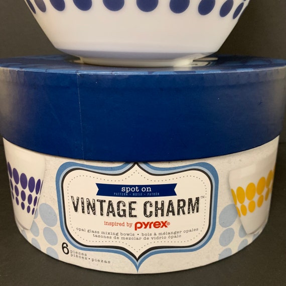 Vintage Charm Spot on Pyrex Mixing Bowls Set of 3 New in Box W