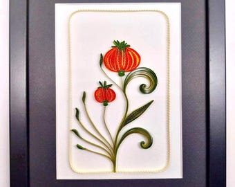 Arte murale floreale fatta a mano con quilling: cornice di fiori di carta