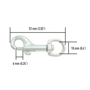 Könnte beinhalten: Silberner Metall-Schnapphaken mit einer Länge von 52 mm, einer Breite von 10 mm und einer Höhe von 6 mm.