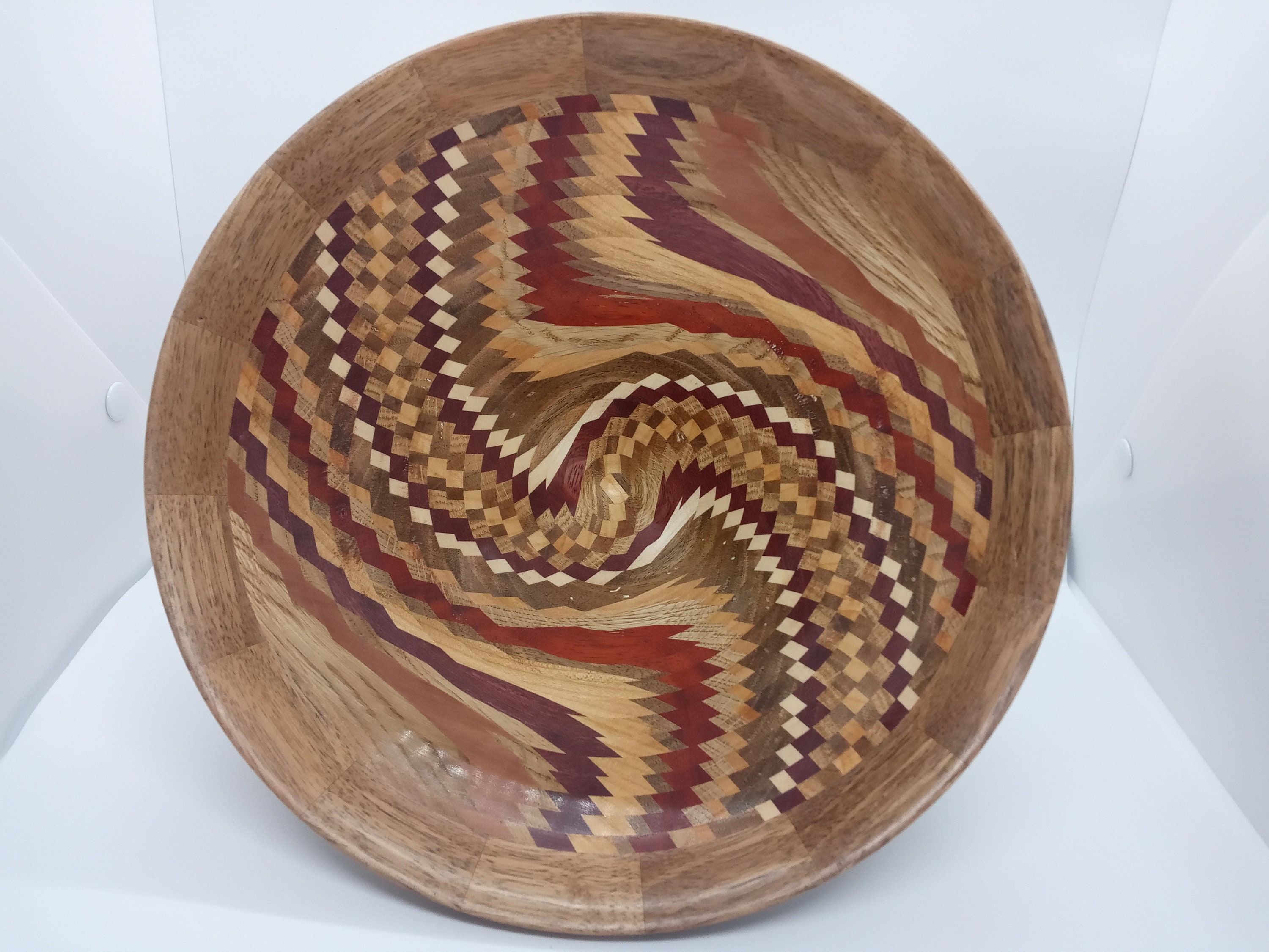 Grand Bol Artisanal Segmenté en Vortex Large Twister Or Dizzy Bowl