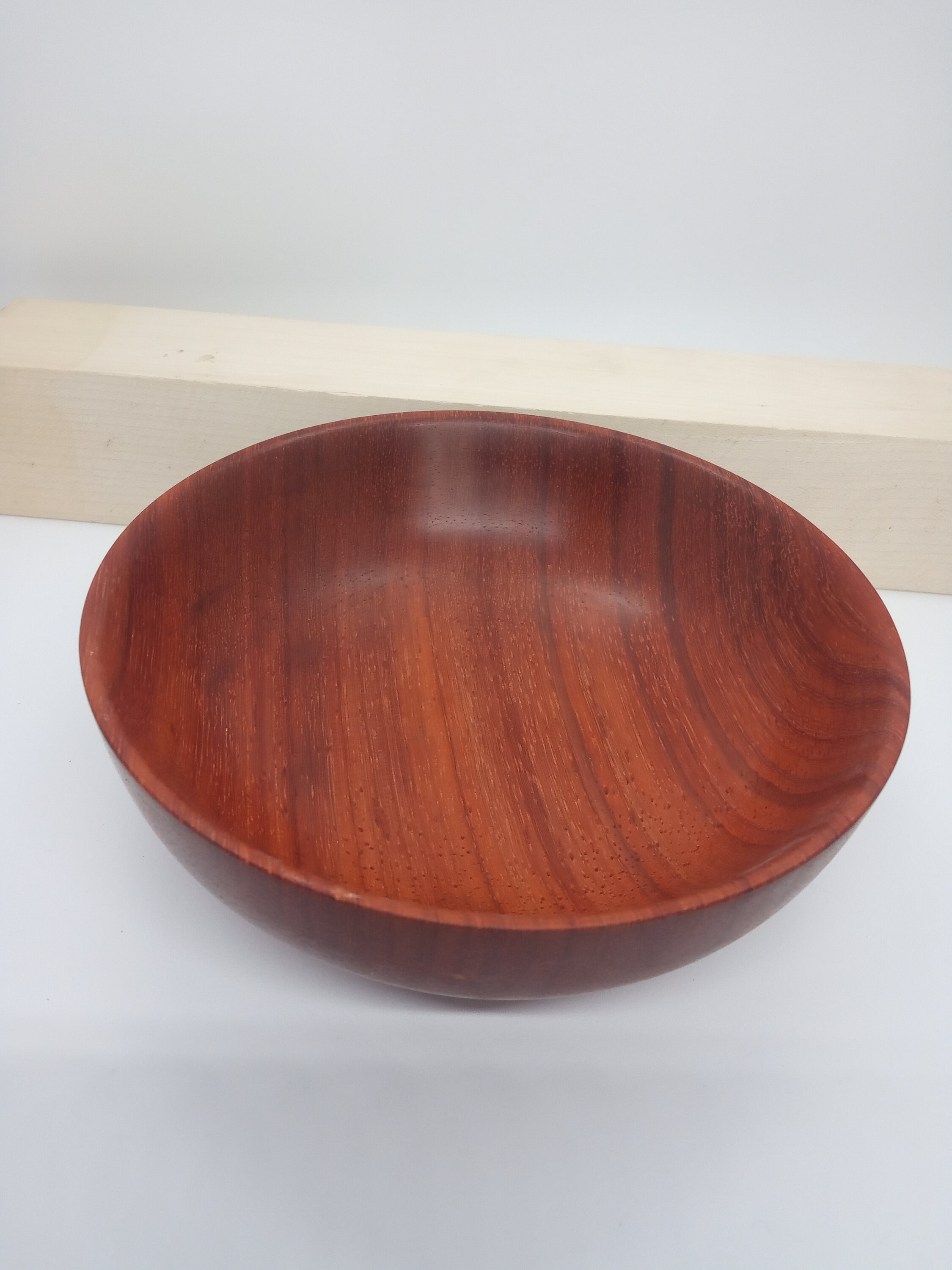 Petit Bol Artisanal en Padouk Fait Main Handcrafted Small Bowl
