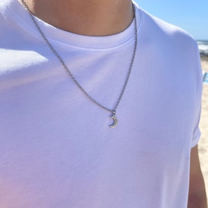 Collar de luna creciente para hombre, collar impermeable para hombre, collar de cadena de plata, regalos significativos para él, acero inoxidable