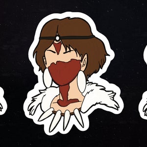 Puede incluir: Una pegatina con una ilustración de dibujos animados de una mujer con cabello castaño, usando una máscara roja y un cuello de piel blanca. Tiene una diadema blanca con una joya roja en la frente.