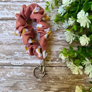 Scrunches Key Fob, Key Holder, Scrunchies Keychain Wristlet, Regalos para ella, Regalos para damas de honor, Wristlet