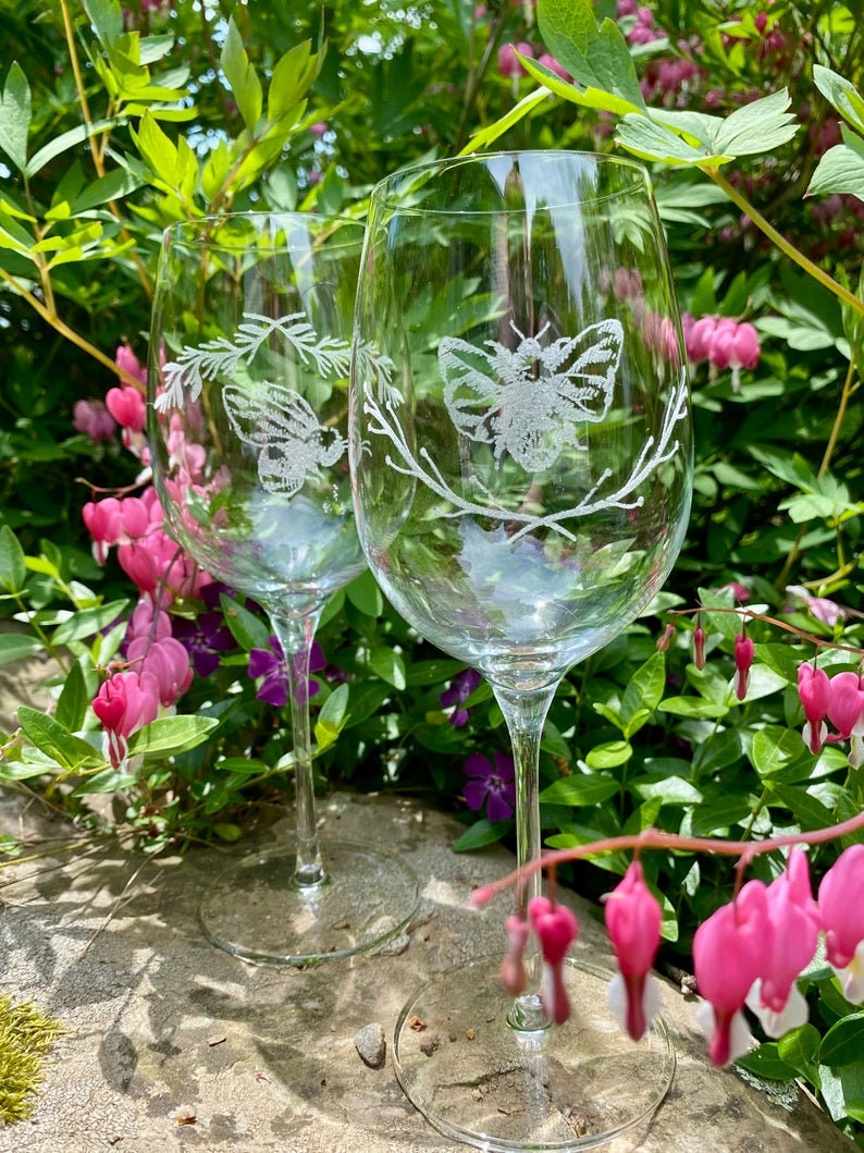 Laser Engraved Bee Wine Glasses Set of Four Bee Themed Gift Etsy