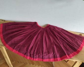 Lovely vintage Hungarian folk skirt claret burgundy red color with polka dots richly pleated size L / EU 44