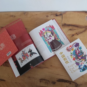 2 libri Paper Cut in China I dodici animali simbolo e trucco facciale dell'Opera di Pechino