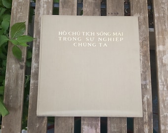 Extrem seltenes vietnamesisches Vintage-Buch Ho Chu Tich Song May Trong Su Nghiep Chung Ta Militärgeschichtsbuch Asien Fernost