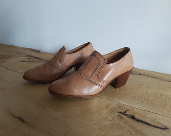 Handmade Leather Folk Shoes, Embroidered Detail, UK 5.5 / EU 38 / USA 7.5