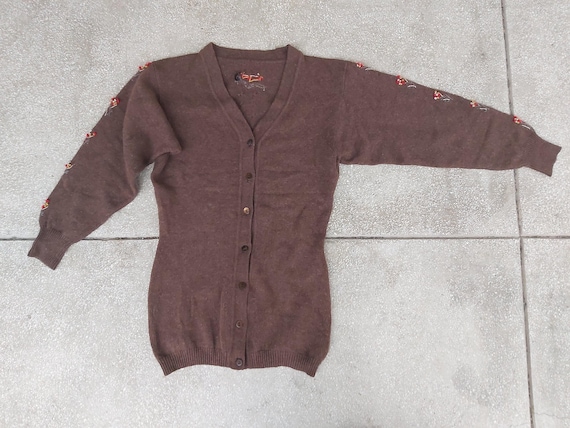 Cardigan en laine de style folk autrichien en maille fine pour