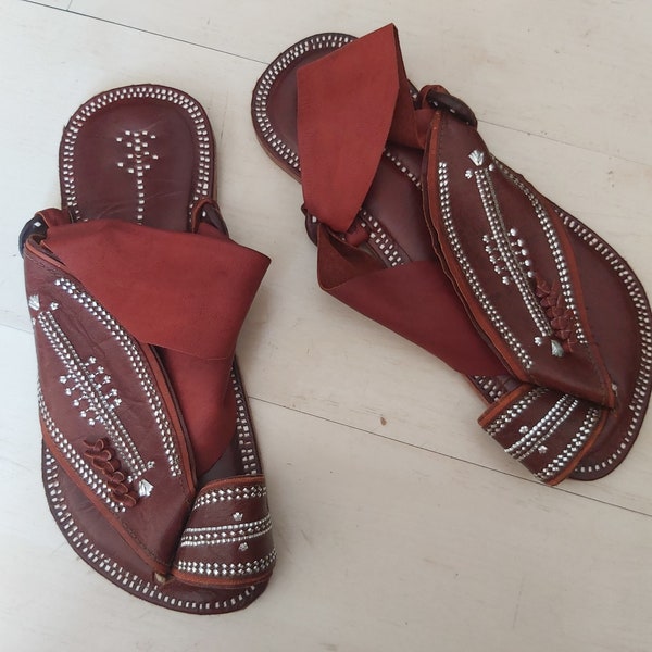 Sandales traditionnelles pour hommes de style arabe entièrement faites à la main