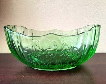 Vintage green pressed glass bowl, floral embossed fruit bowl, emerald glass serving bowl, mid-century centerpiece, collectible home decor