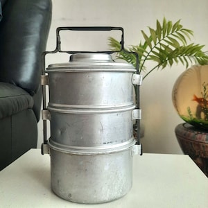 Vintage aluminum food box set. Lunch box, food organizer. Enamelware set of three transport bowls. Food container with handle.