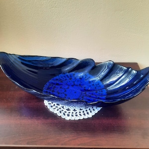 Retro glass bowl boat, cobalt blue glass bowl in the shape of a boat, bowl centerpiece, elegant table decoration, gift idea for a new home
