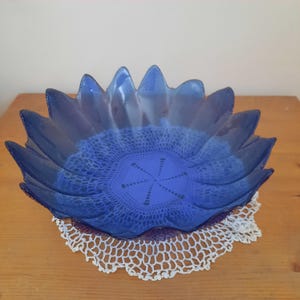 Cobalt blue glass bowl, vintage dessert bowl, clear blue glass bowl. Fruit bowl, candy dish, display decoration, glass decorative bowl