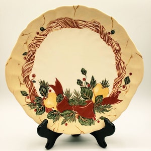 Christmas Serving Plate England 1998 Wedgwood Home Amway Holiday 10&quot; Wreath. This collectible plate is #41. Made in England. Fruit Decor.