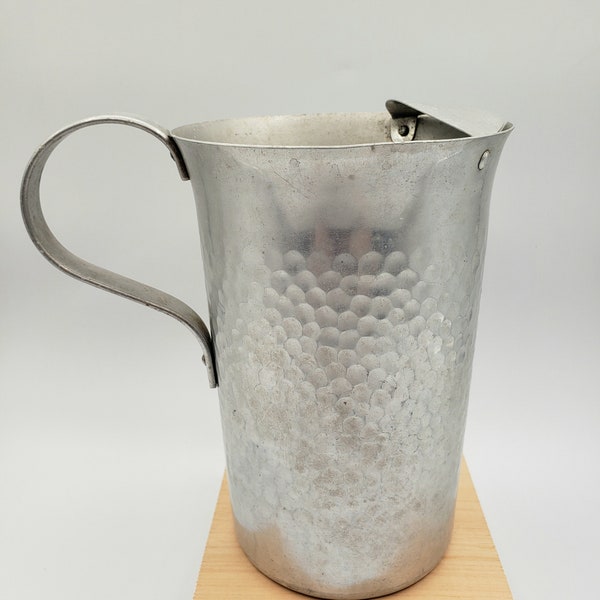 Italian Hammered Aluminum Metal Water Pitcher 2-Qt Italy Flamingo Nasco MCM 8". Neat, retro pitcher. Measures 7.75" tall, 8" long with handl