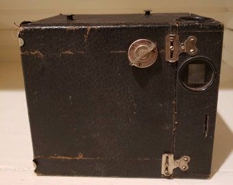 Antique 1910s Seneca Scout No 3 Box Camera Photography Decor Display Rare NY. This box camera is untested. I could not find another one of t