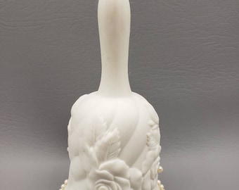 White Porcelain Bisque Roses & Faux Pearls Bell Vintage Primark from Taiwan 5.5". This beautiful, vintage bell stands 5.5" tall and is 3"dia