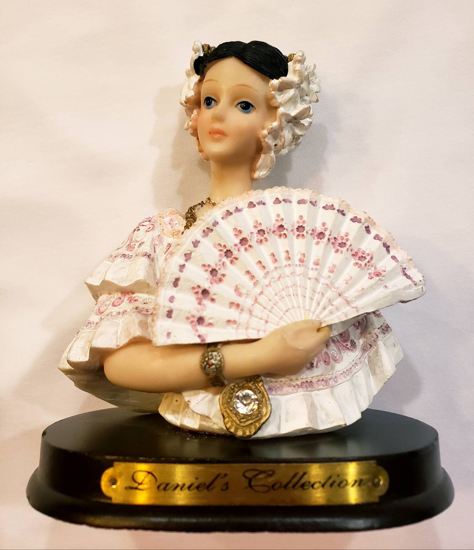Montefiori Figurine - Etsy
