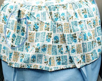 Vintage Half Apron Blue Roses Reversible, Pocket, Rick Rack EC Cottagecore, MCM. This apron does not appear to have ever been worn.