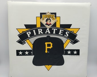 Pittsburg PIRATES MLB Stadium Seat Cushion 1992 Vintage KR Industries w Handle. Nice, vintage stadium seat cushion. 1992 collectible.