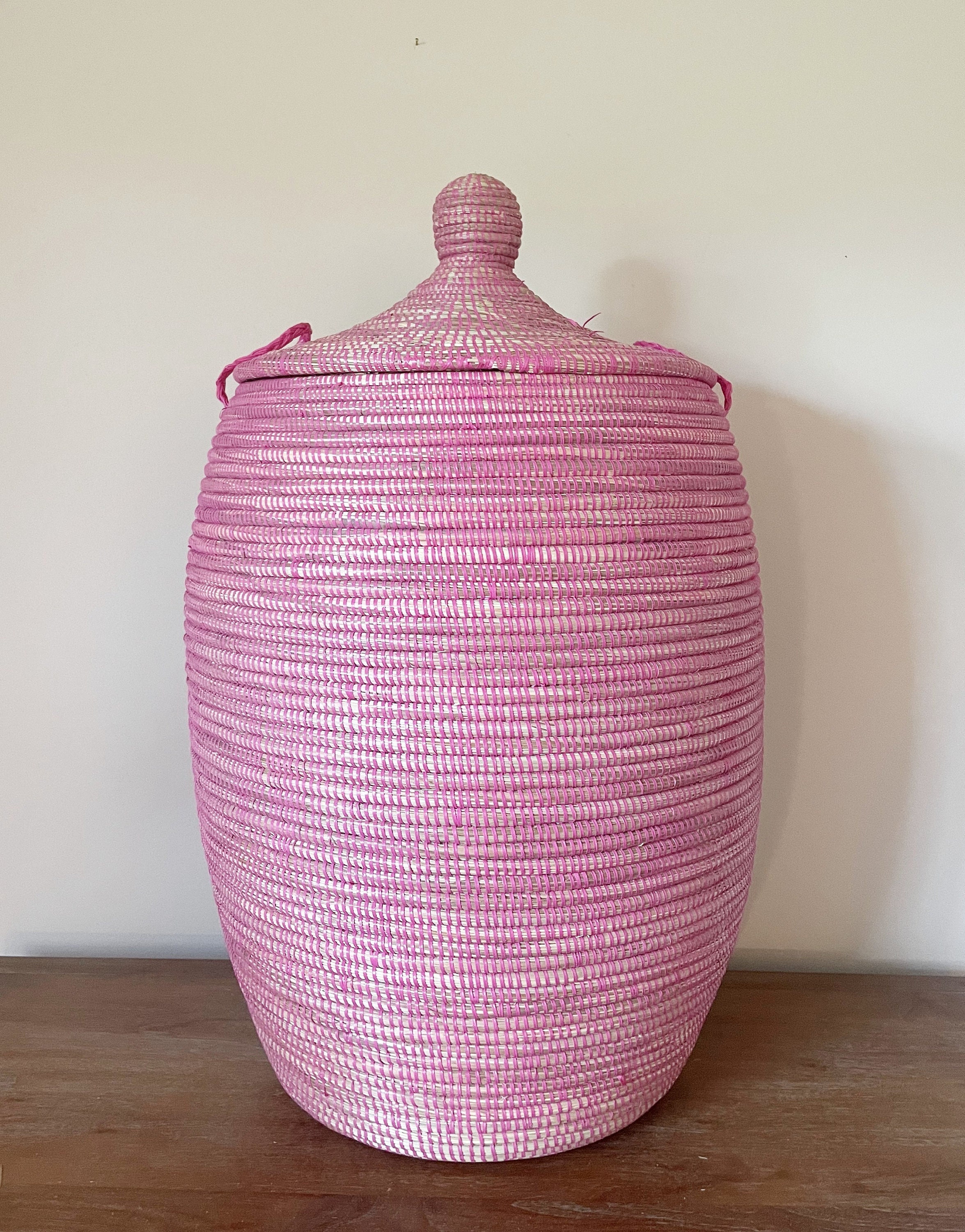 アフリカ特大編みかご（蓋付き）、セネガルランドリーバスケット