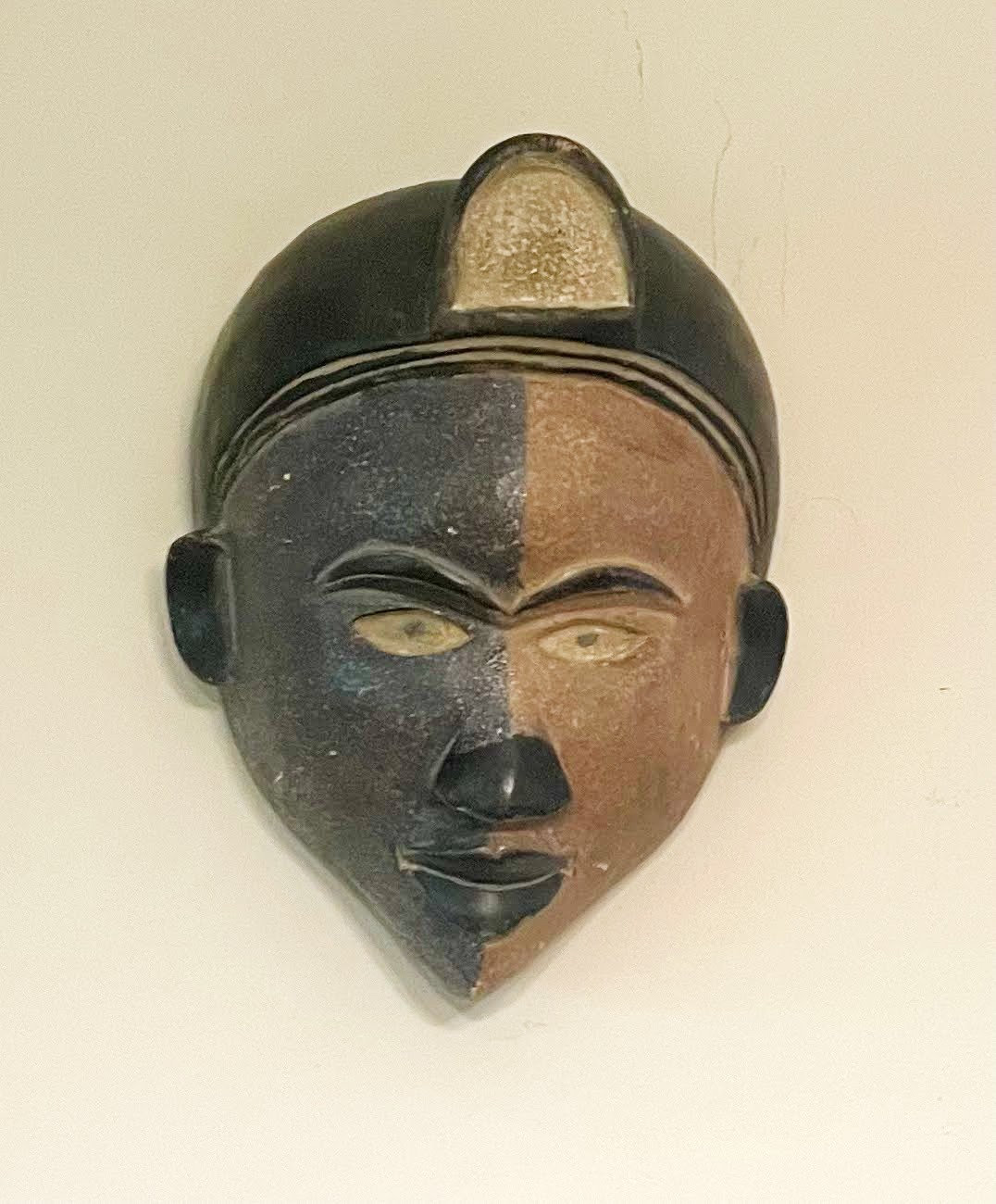 Handgeschnitzte seltene zweifarbige Bakongo Maske, authentische Kongo Holz Maske, handgemachte afrikanische Maske, Dekoration, Wandbehang