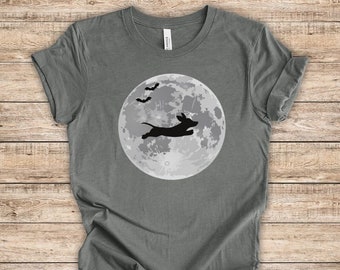 Dackel Shirt | Fliegender Dackel | Tolles Halloween Shirt | Fröhliches Halloween | Wurst Hunde Shirt | Tolles Geschenk für Dackel Liebhaber