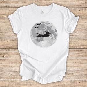 Dachshund Shirt | Flying Wiener Dog | Great Halloween Shirt | Happy Halloweenie | Sausage Dog Shirt | Great Gift for Dachshund Lovers White