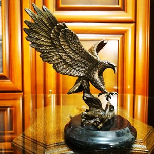 Eagle bronze figure statuette sculpture statue figurine bronze marble handmade miniature 500