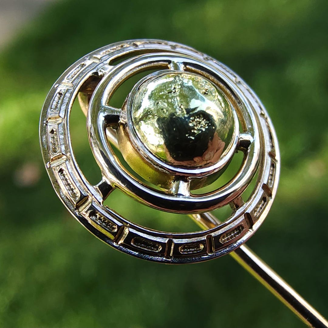 14k Lapel Stick Pin - Circular Open Design & Patterned Framing With ...