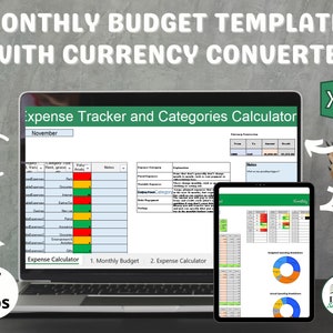 Op de afbeelding: Een laptopscherm dat een spreadsheet toont met de titel "Expense Tracker and Categories Calculator". De spreadsheet heeft 27 tabbladen en bevat een valutaomzetter. De laptop staat op een bureau met een tabletcomputer die een vergelijkbare spreadsheet toont. De afbeelding bevat ook een groen-wit logo met de tekst "Leap Savvy Savvy".