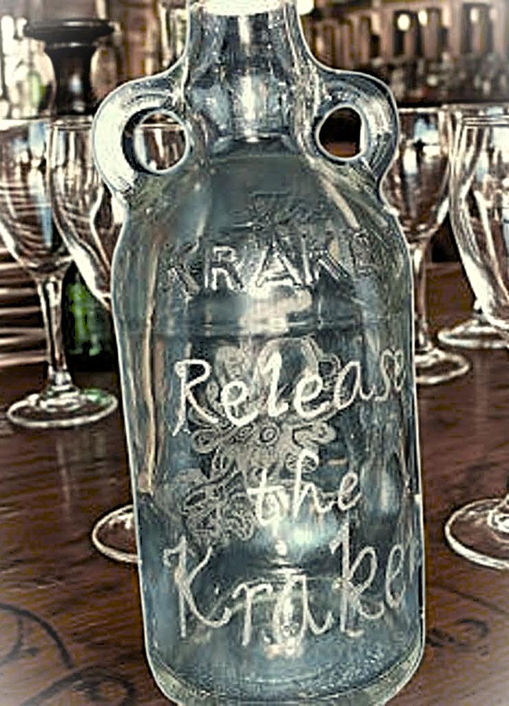 Bouteille peinte à la main décorative de Terra Cotta - France