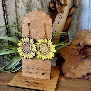 Holzohrringe Sonnenblume/ Holzohrringe / Leichte Lasergravur / handbemalte Ohrringe