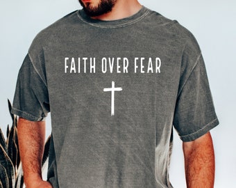 Camiseta Fe sobre el Miedo: Camiseta Cristiana Comfort Colors