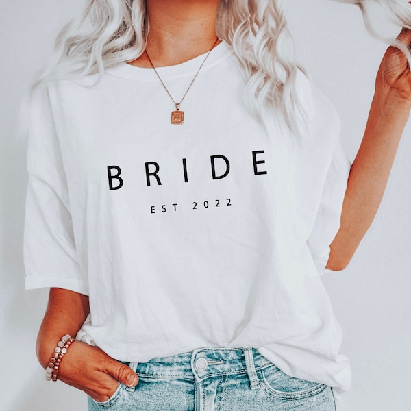 Customized Bride Est 2022 T-shirt, Bride Shirt, Gift for Bride, Wedding Gift, Bachelorette Party, Bridal Shower, Newly Wed, Fiancé Gift