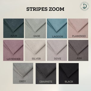 K&ouml;nnte beinhalten: Eine Farbkarte mit dem Titel STRIPES ZOOM, die elf Stoffmuster mit gerippter Textur zeigt. Die Farben umfassen Azur, Sage, Lagoon, Flamingo, Lavender, Silver, Dove, Ash, Grey, Graphite und Black, jeweils mit ihrem Namen beschriftet.